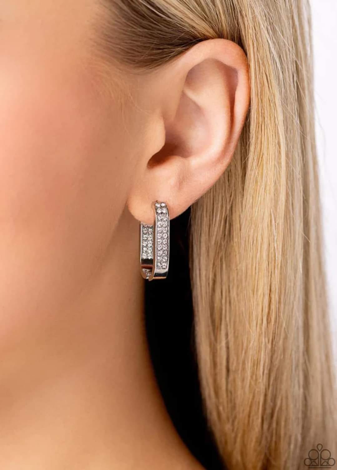 SINUOUS SILHOUETTES WHITE HOOPS-HINGE